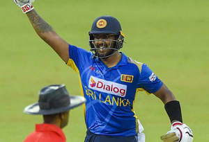 1st ODI: Fernando, Mendis star with tons as Sri Lanka beat NZ in rain-hit match