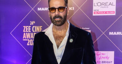 Akshay Kumar almost falls down during walk with Saif Ali Khan, Taimur in London