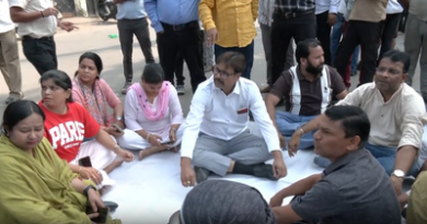Lawyers protest against demolition of chambers in Lucknow